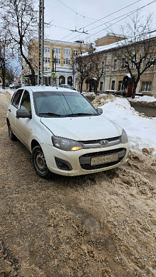 Женщина-водитель окатила прохожих грязью